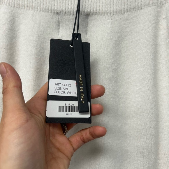 Chic White Skirt by Milio Milano - Picture 3 of 6